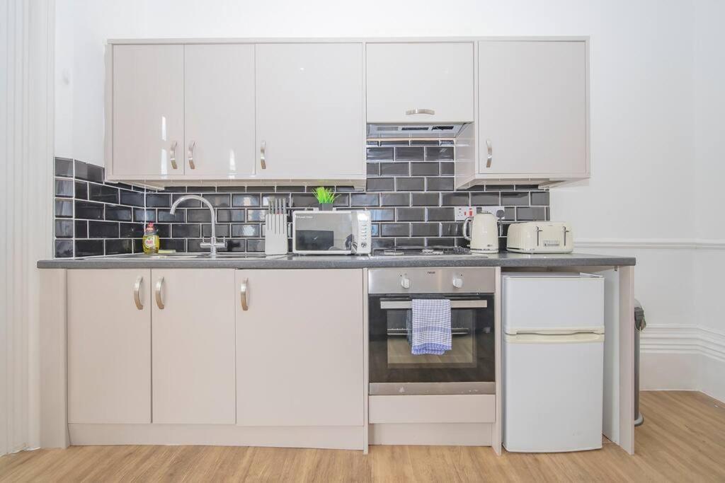 Flash Sales Offer - Any Week Day No Minimum Night Restrictions Central Hove 1 Bedroom Flat Bn38Bru02 Kültér fotó